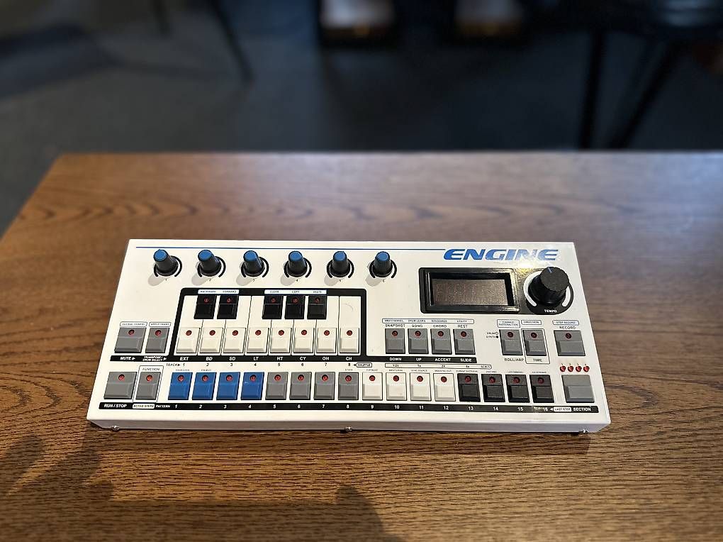 Musikinstrumente: Social Engine Entropy – Gebraucht aus Vevey von Dborg