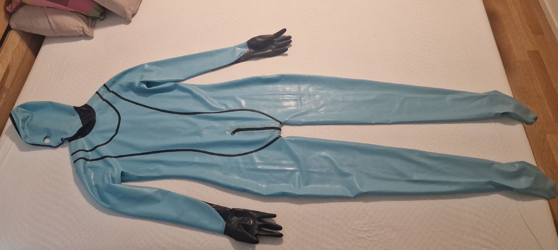 Anzüge: latex ganzanzug – Neu (gemäss Beschreibung) aus Kriens von zrce 1