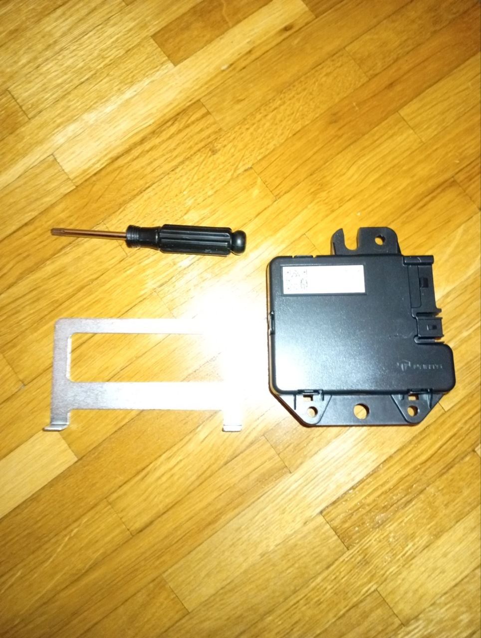 Tesla Tutti pezzi di ricambio auto: Console Data module for 2022 Model 3/Y to recover the data – Usato da Gland venduto da M_marc 3