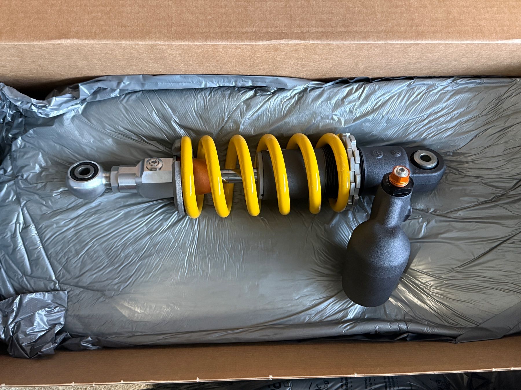 Il mondo degli animali: Yamaha R1 rn65 Federbein – Nuovo (secondo la descrizione) da Lauerz venduto da AlessandroPortmann 2