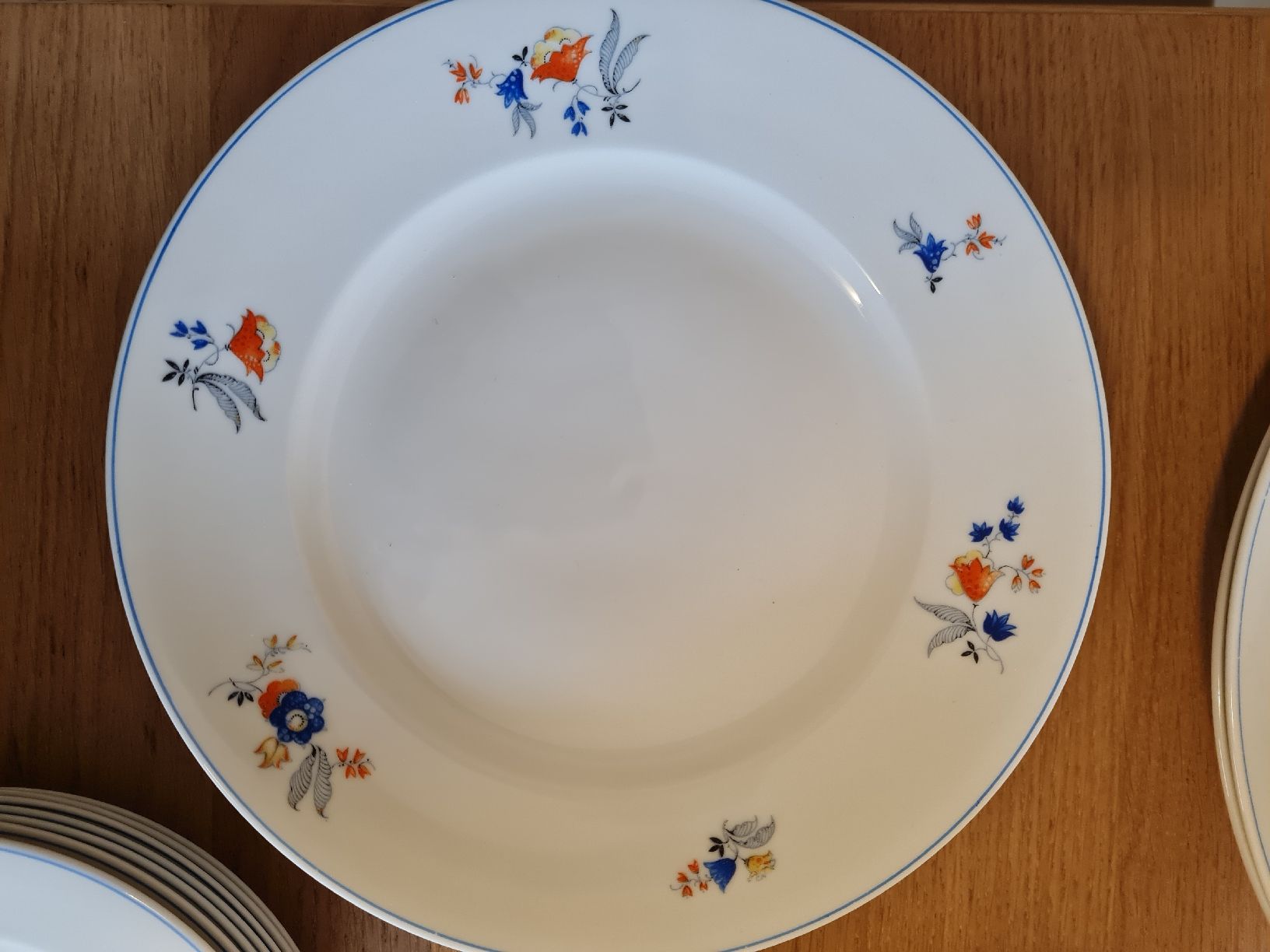 Services de table: Langenthal Service Geschirr  – D'occasion à Basel par Piscosour01 8
