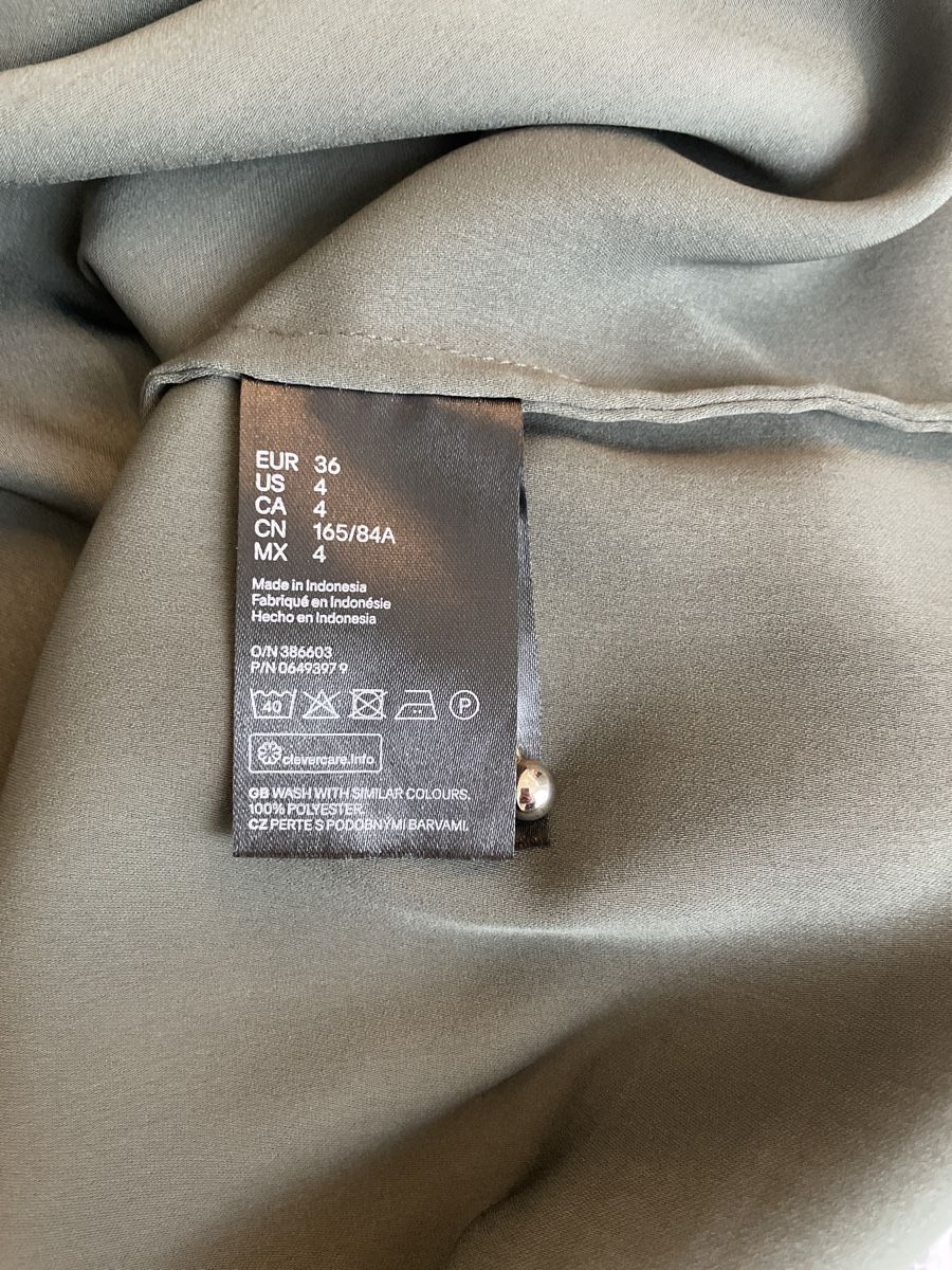 H&M Vestiti: Olivefarbiges Kleid von H&M – Usato da Schmitten FR venduto da Monei19 5