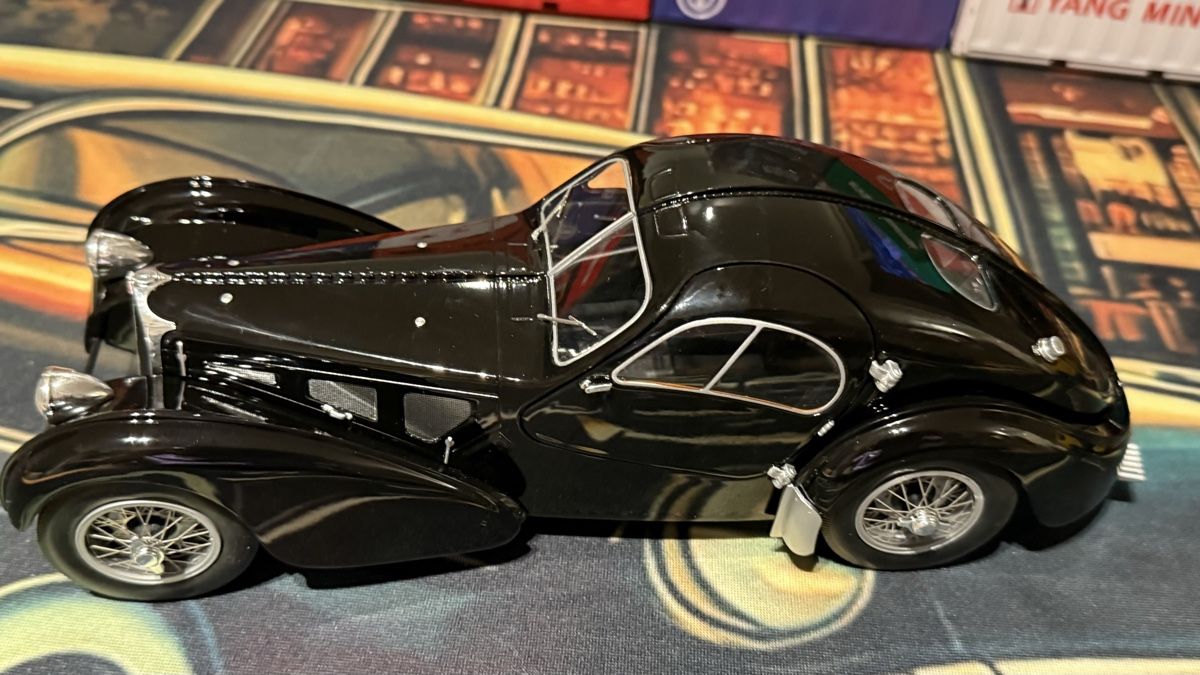 Bugatti Voitures modèles: Bugatti Type 57SC Atlantic M 1:18  – D'occasion à Basel par Zomeg 5