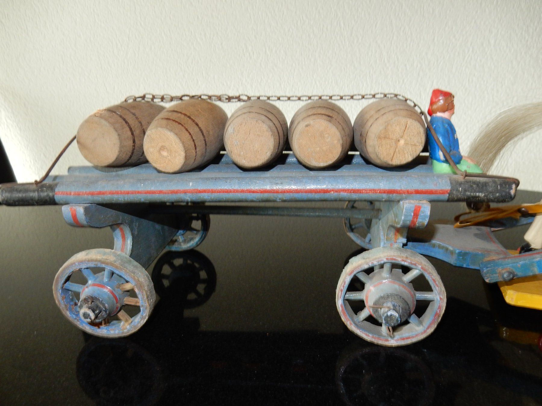 Giocattoli: Altes Pferdegespann mit Holzfässern – Usato da Mühlethal venduto da Buntfarbe