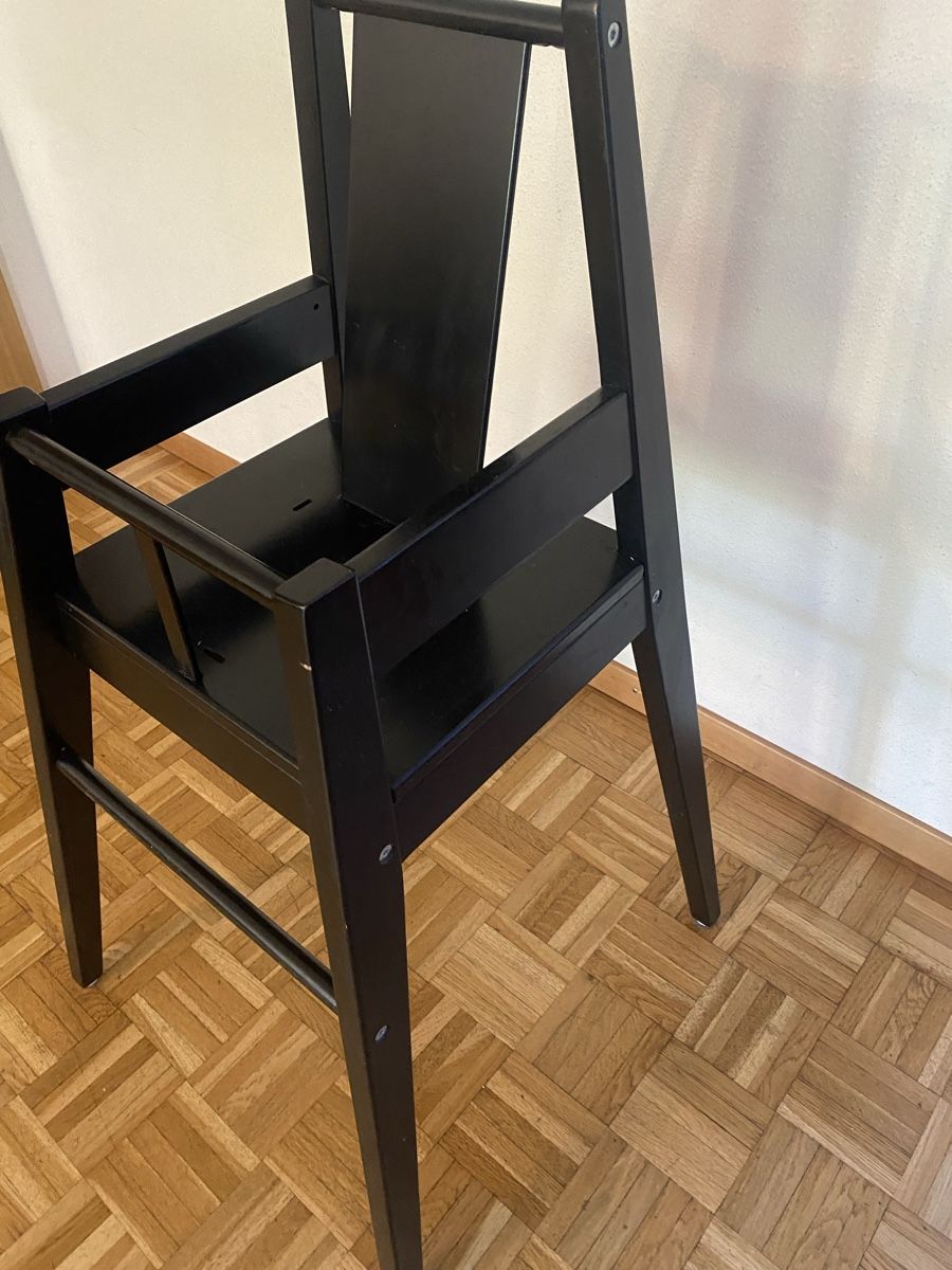 Ikea Seggioloni: Schwarzer Holzstuhl (Kindersitz) – Usato da Jona venduto da J_M 2