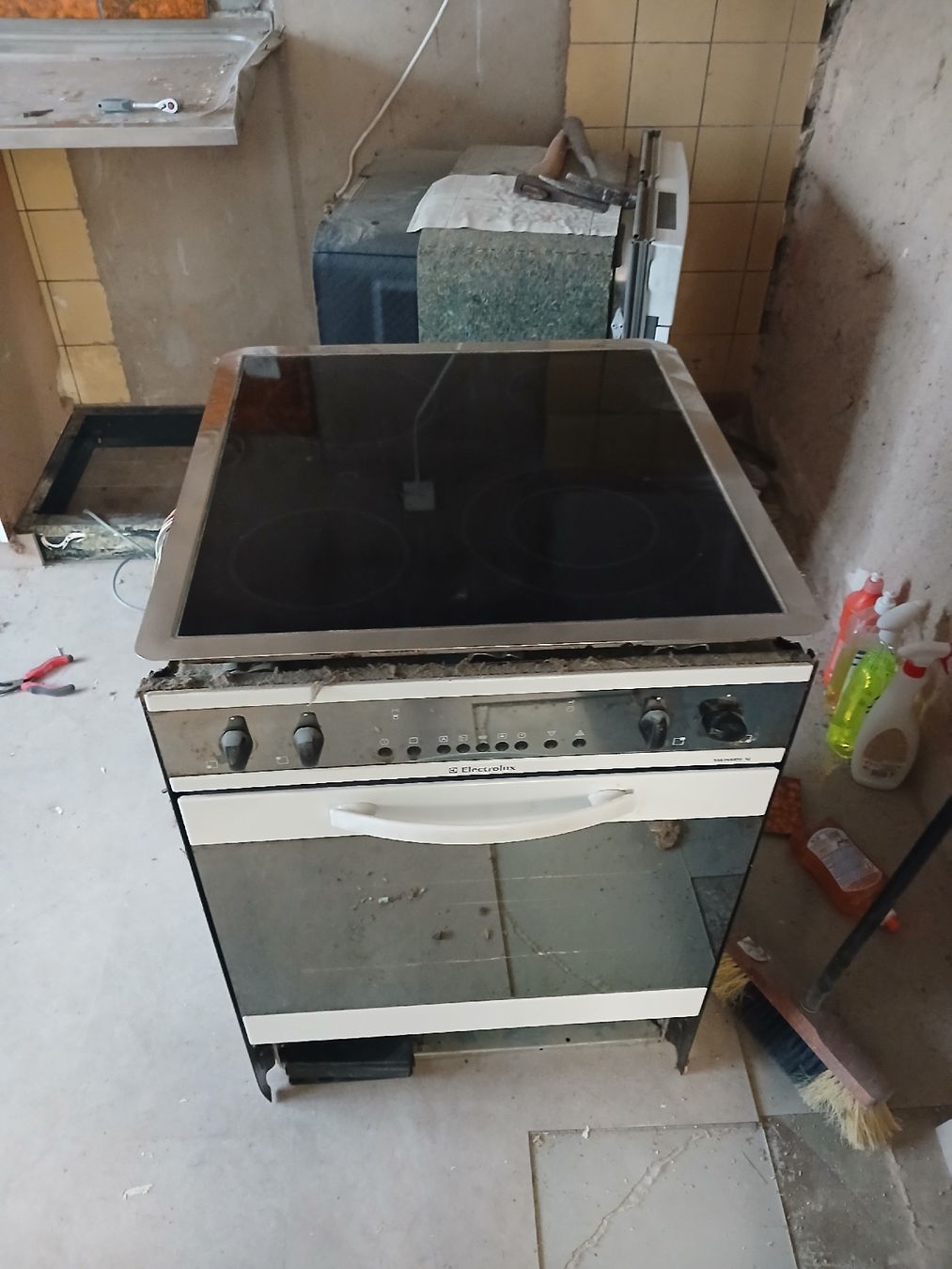Electrolux Cucine: Glaskeramik und Backofen Electrolux – Usato da Birsfelden venduto da Marodeur01 1