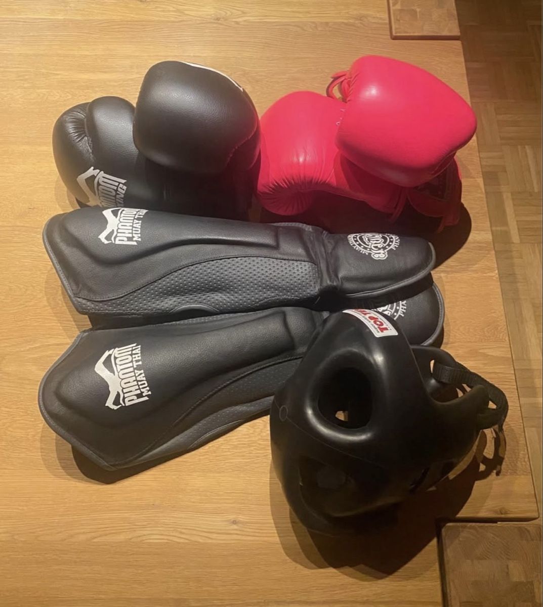 Gants & mitaines : Boxausrüstung – D'occasion à Siebnen par sin_x9kk