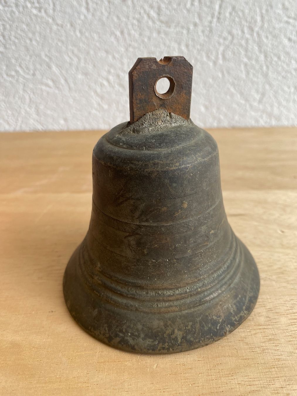 Cloches & sonnailles: Antike Glocke mit Aufhängevorrichtung – D'occasion à Burgdorf par gre_2ftz 1