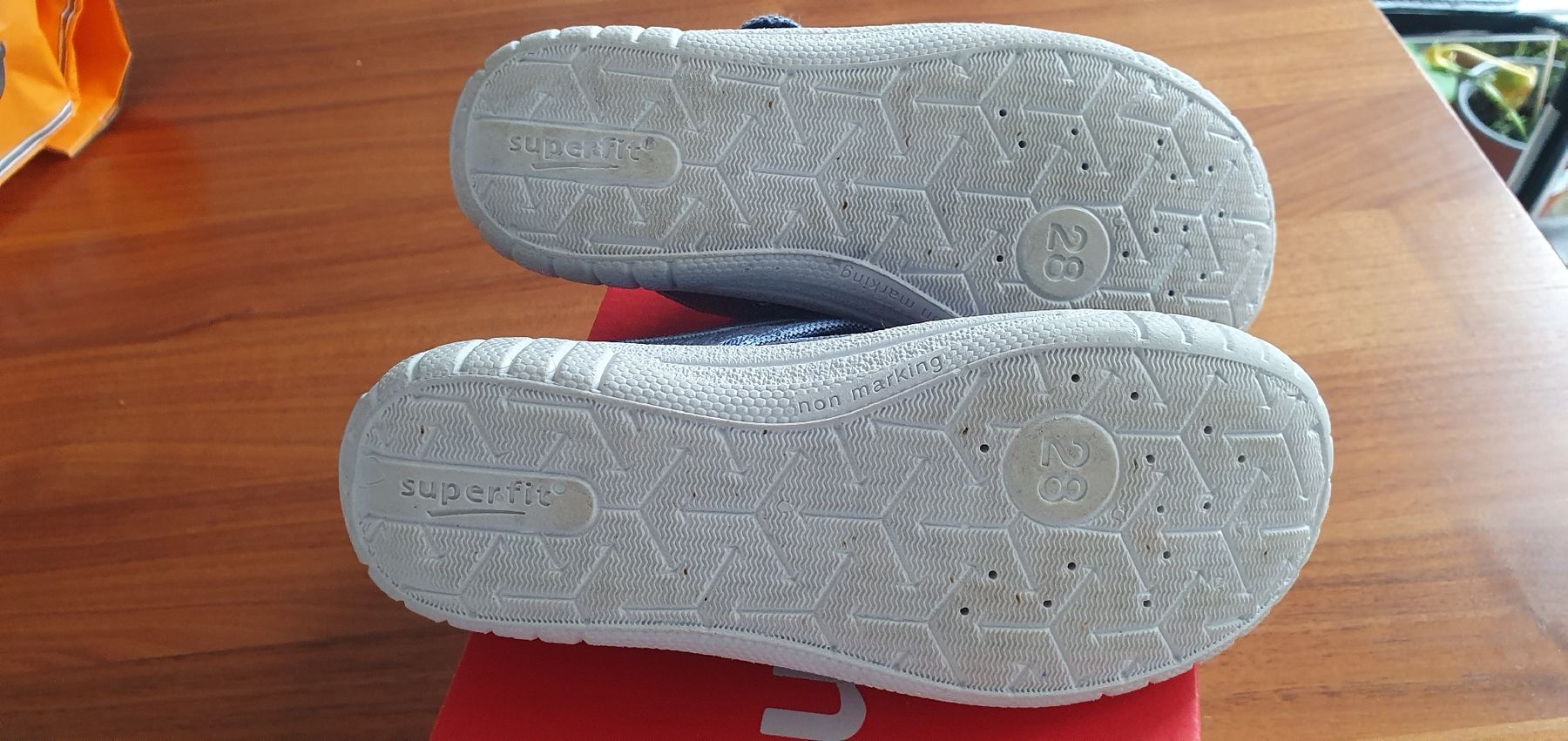 Superfit Scarpe da uomo: Superfit Hausschuhe Gr. 28 – Usato da Reigoldswil venduto da sunneschien09 1