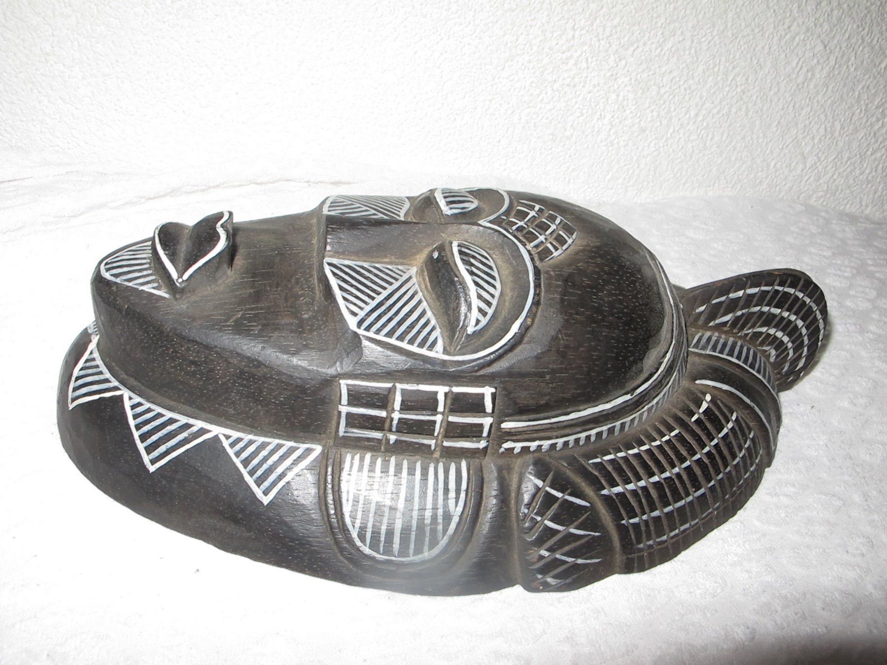 Internationale Kunst: Schöne seltene afrikanische Maske aus Holz vintage – Gebraucht aus Löhningen von Chimae67 3