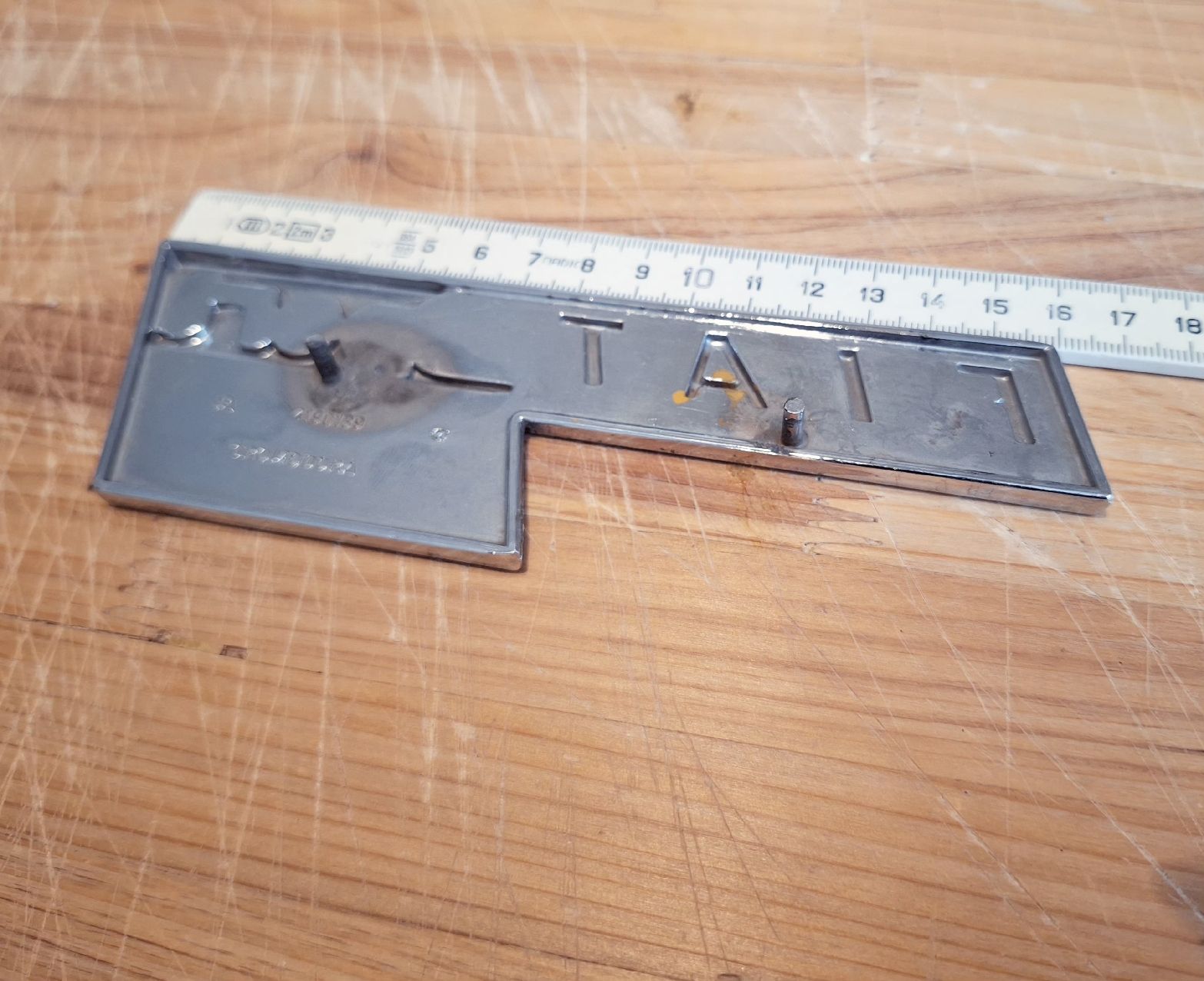Fiat Tutti pezzi di ricambio auto: Fiat 850 Sport Emblem – Usato da Triesen venduto da BLACKSHEEP75 2