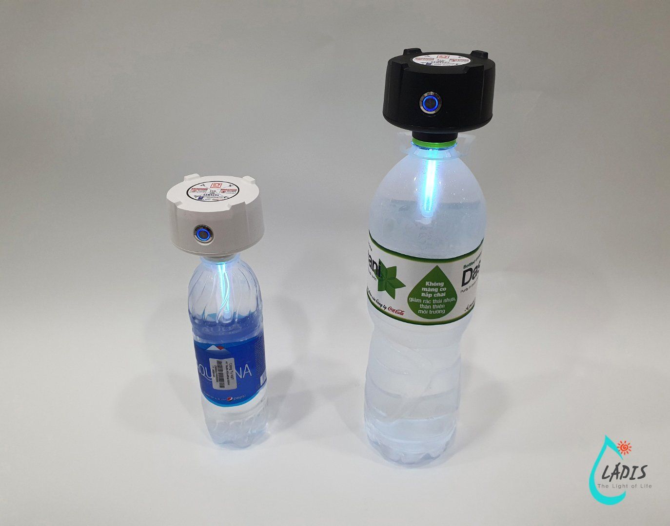Baby-Mahlzeiten: UV-Sterilisator Flaschendeckel weiss oder schwarz – Neu und originalverpackt aus Wollerau von Skyrush 1