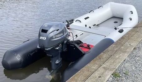 Yam Barche: YAM 380s Schlauchboot + Yamaha 20PS E-Start + Slipptrailer – Usato da Visp venduto da JerYG