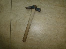 Antiker Hammer mit Holzstiel gewogen zusammen 608Gramm