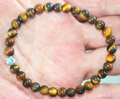 Armband X-115 – Tigerauge & Howlith 6mm Perlen - 18cm elast.