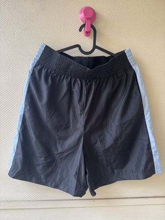 Schwarze leichte kurze Hose mit Streifen Shorts