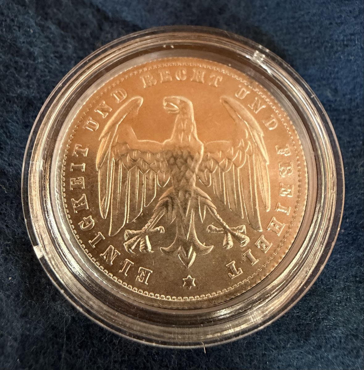 Tutti le monete: 500 Mark de 1923, unc – Nuovo e nell'imballaggio originale da Châtillon JU venduto da swisshashashin 1