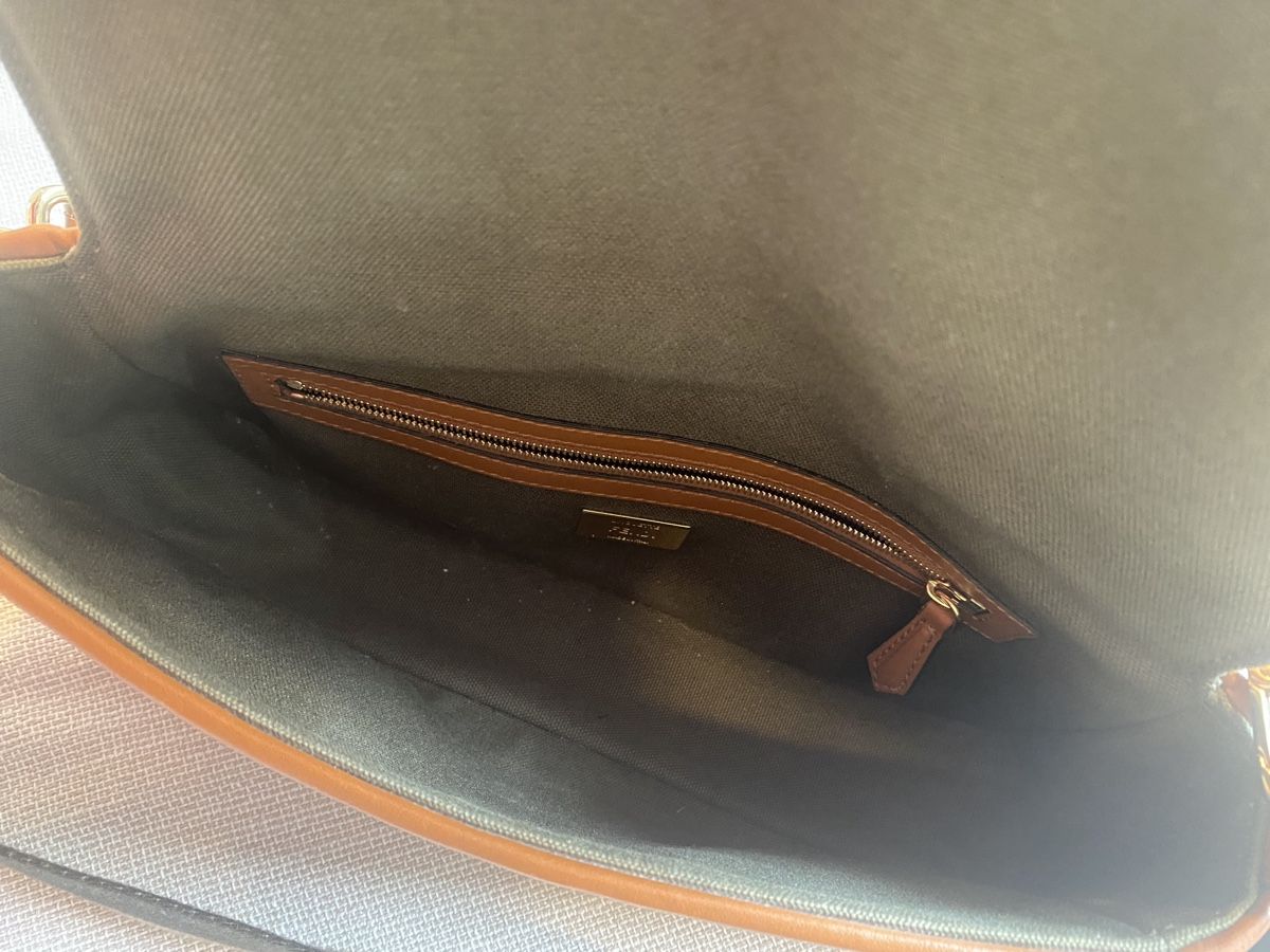 Fendi Sacs femmes: Iconic Fendi Medium Baguette bag! – D'occasion à Mies par nic_yk5d 1