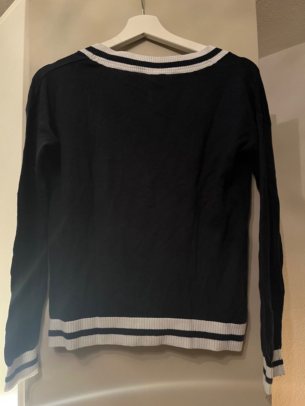 Maglioni & Felpe: V-Neck Pullover Dunkelblau – Usato da Stetten AG venduto da WOlivia 1