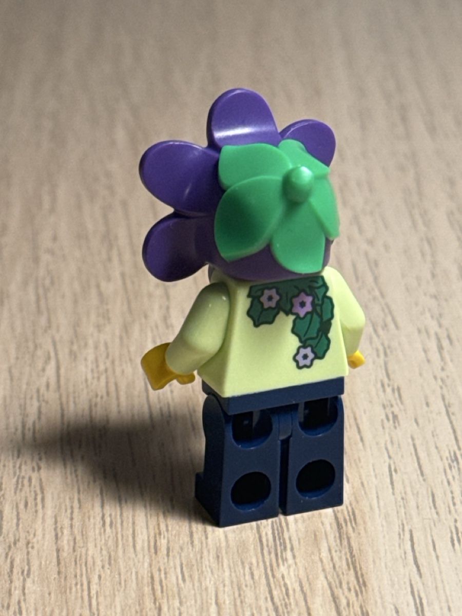 Lego Statuette: Lego Minifigur Blumenkostium – Usato da Neuhausen am Rheinfall venduto da mic_m9bp 1