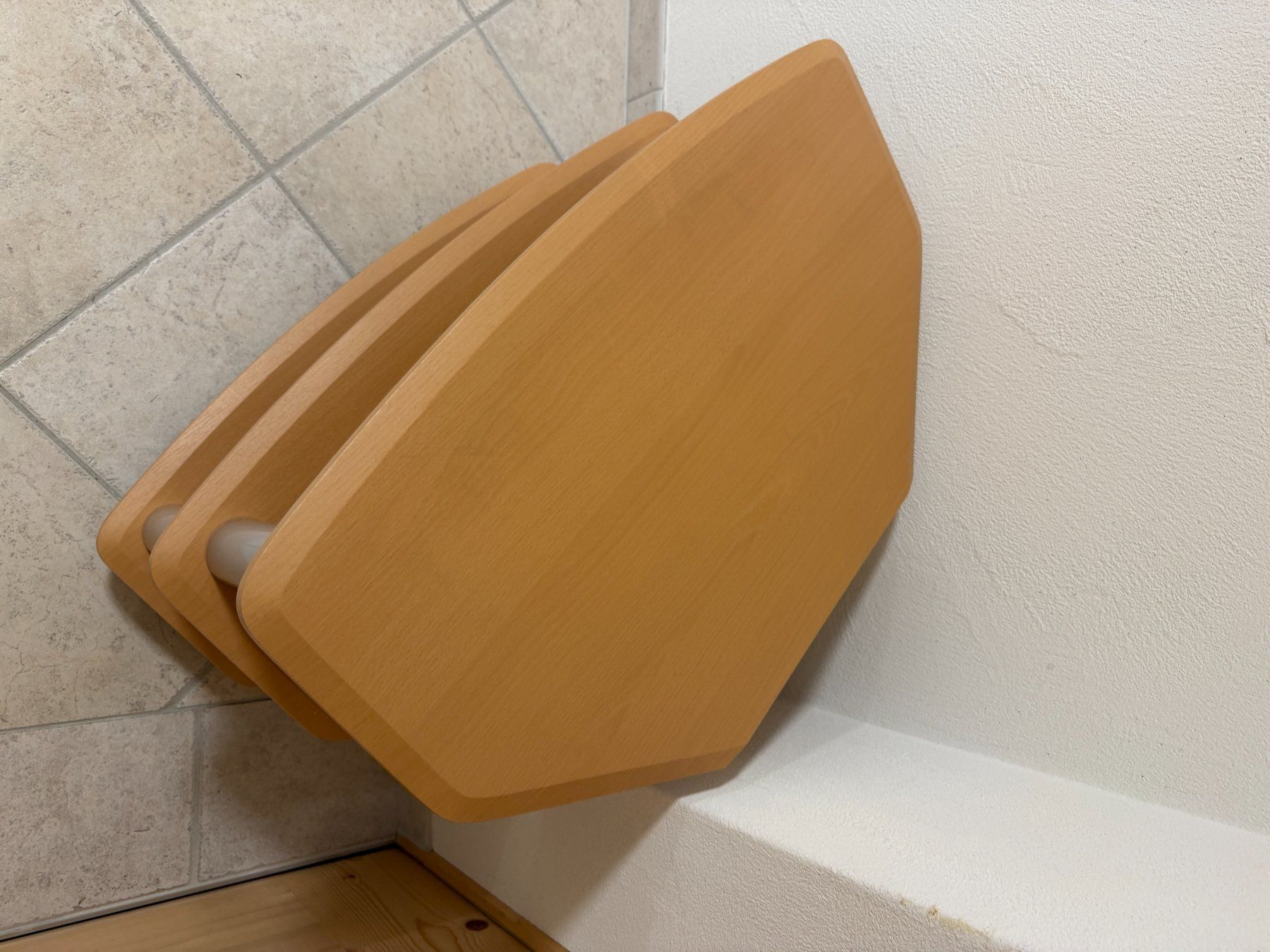 Meubles TV: Eck-TV-Möbel / HiFi-Rack mit 3 Ablagen – D'occasion à Jenaz par Sandrobordoli 3