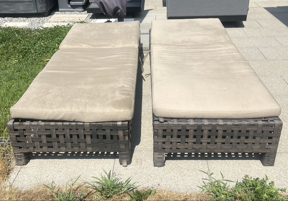 Chaises longues: 2 Liegestühle Polyrattan braun mit Rollen gebraucht – D'occasion à Lengnau AG par guggehaexli1188 1