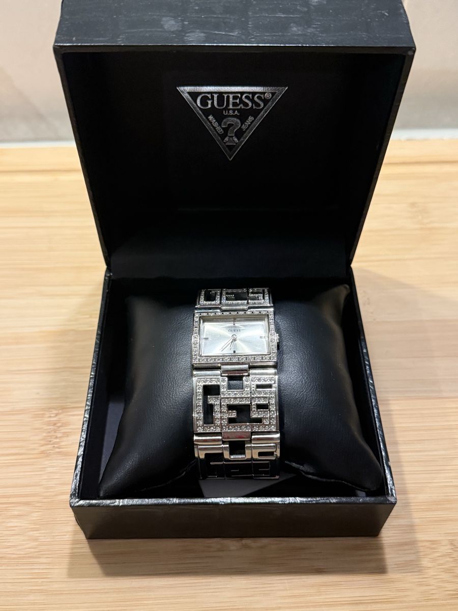 Guess Orologi: Elegante Guess Uhr mit Strass -Originalbox – Usato da Basel venduto da zukk_ 3