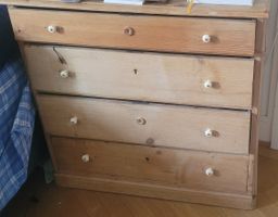 Commode ancienne en bois 4 tiroirs bon état