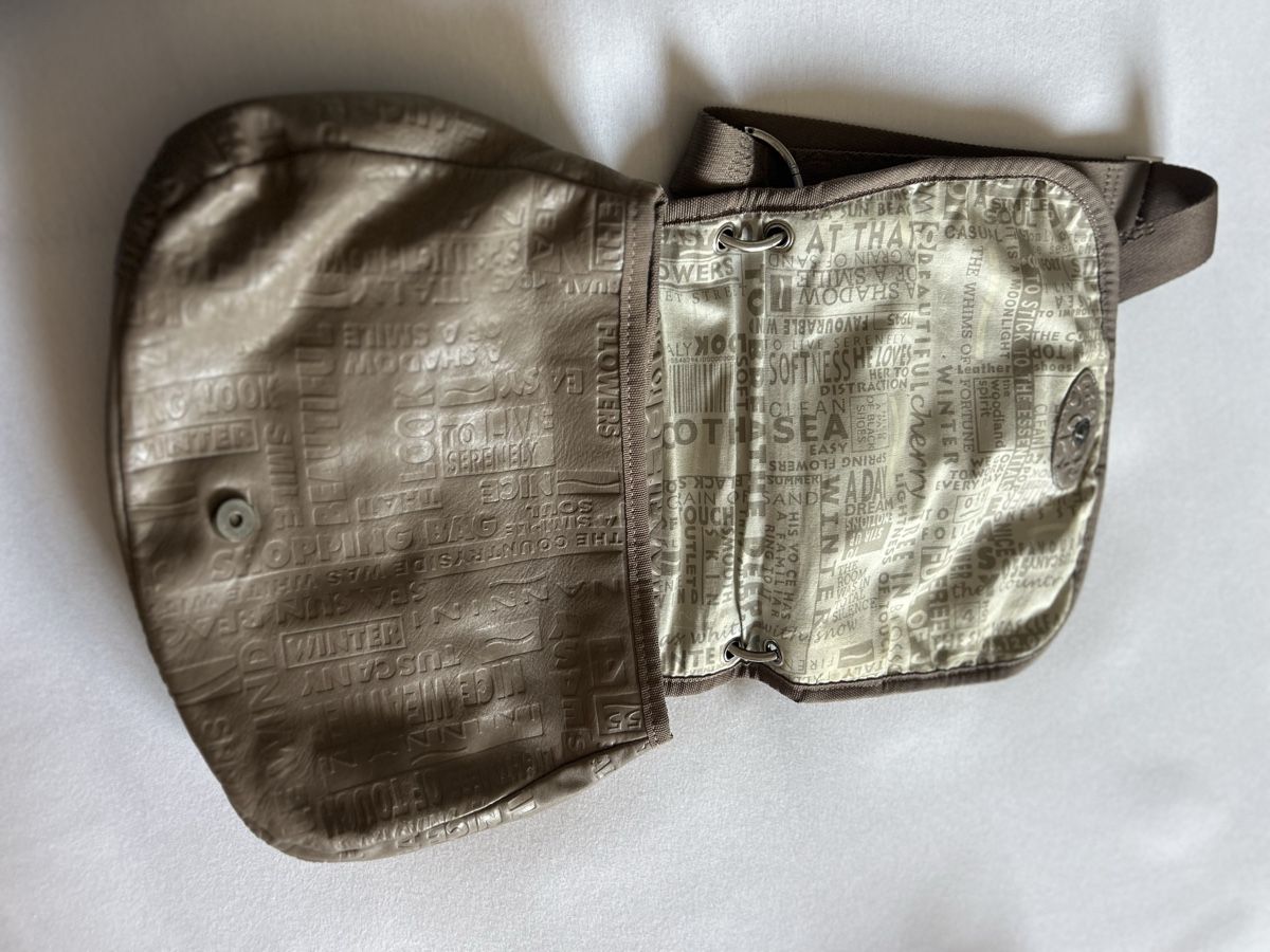 Taschen für Damen: Umhängetasche – Gebraucht aus Basel von and_pky9 2
