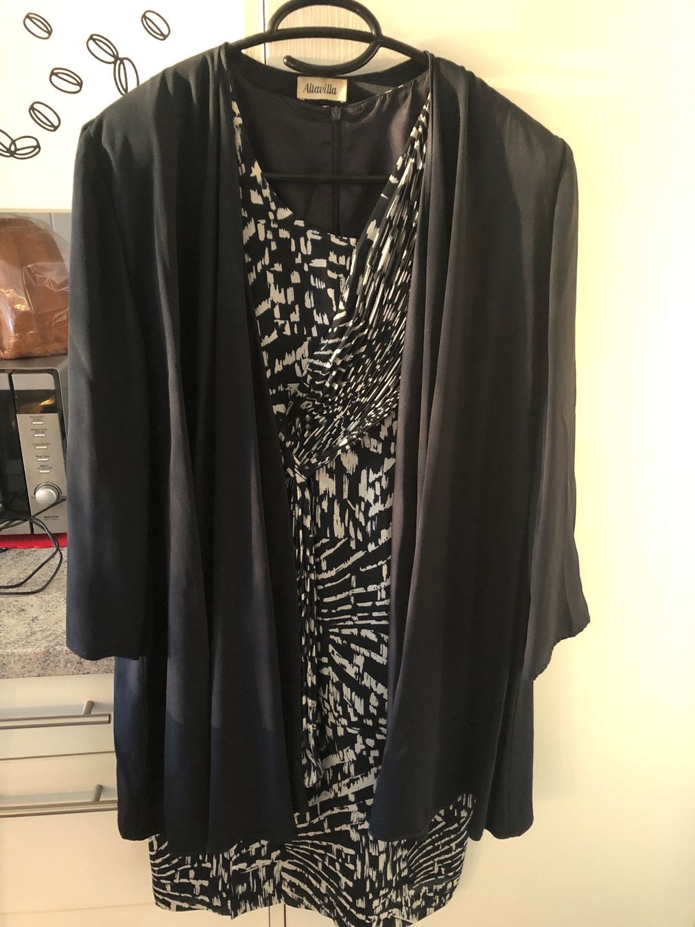 Kleider: DAMEN KLEID MIT JACKE GRÖSSE 38 – Gebraucht aus Basel von ros_sb8c