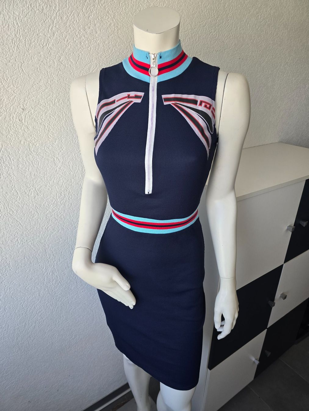 Robes: Robe taille S – Neuf (Voir description) à Les Verrières par kitel79 1