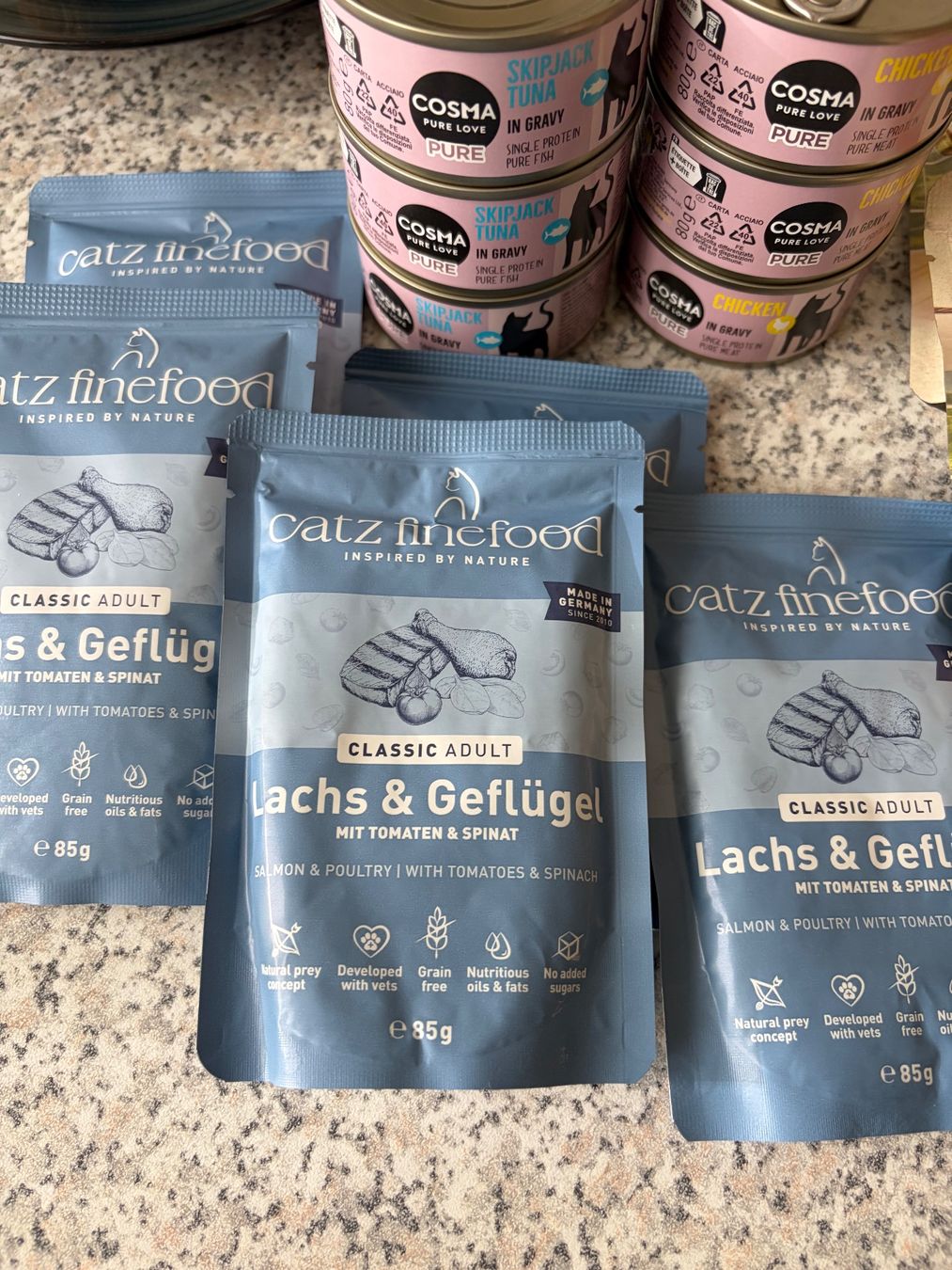 Futter: Kleines Katzenfutter Paket 21 Teile – Gebraucht aus zürich von sunnyredchilli 1
