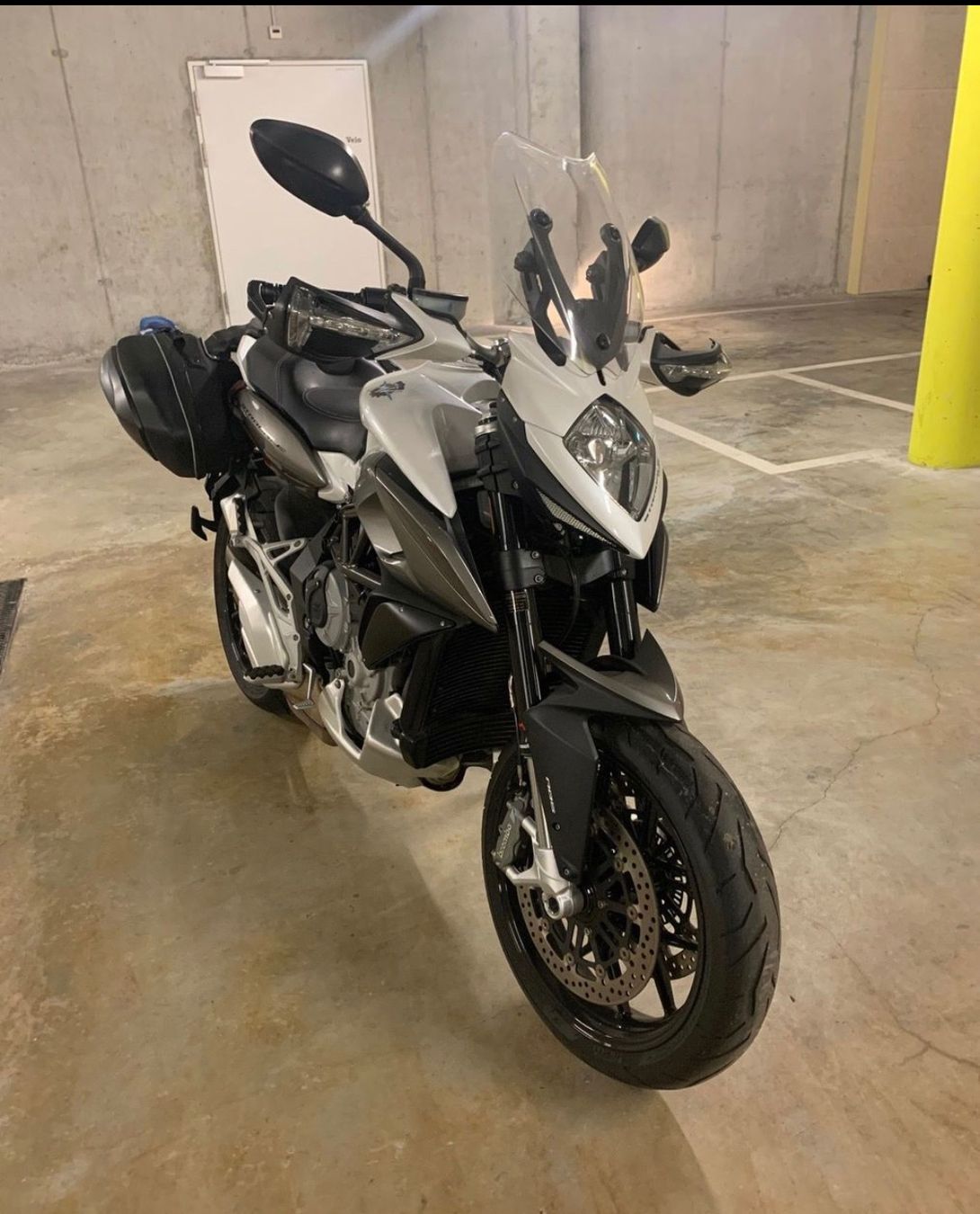MV Agusta Touring: MV Agusta Stradale 800 – Usato da Uznach venduto da Nevergets 5