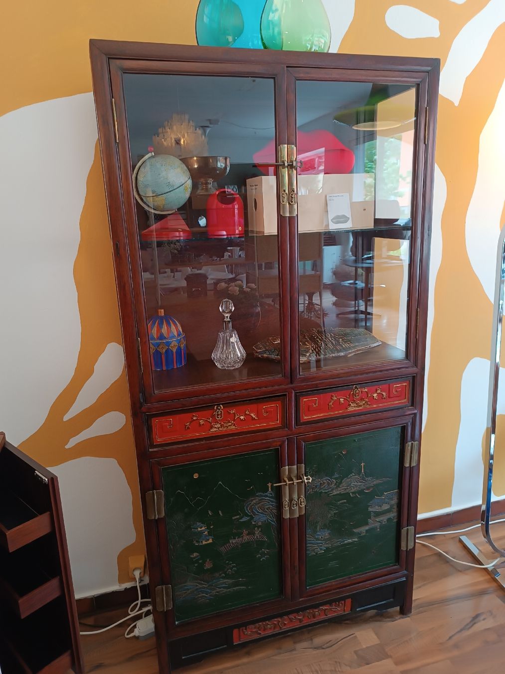 Vetrine: Asiatische Vitrine Schrank Vintage – Usato da Riehen venduto da twentymodern