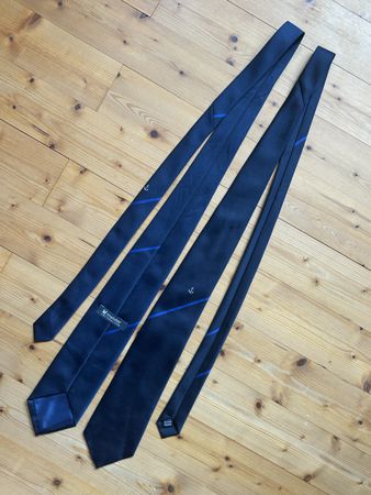 2 Krawatten mit Anker-Symbol