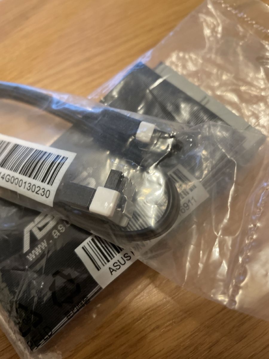 Asus Cavi: Neues ASUS Festplatten-Kabel? – Nuovo (secondo la descrizione) da Zürich venduto da spo_zxm7 1