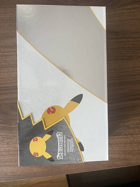 Carte collezionabili: Pokémon : Ultra premium Célébration 25ans FR  – Usato da Yverdon-les-Bains venduto da Pappitson