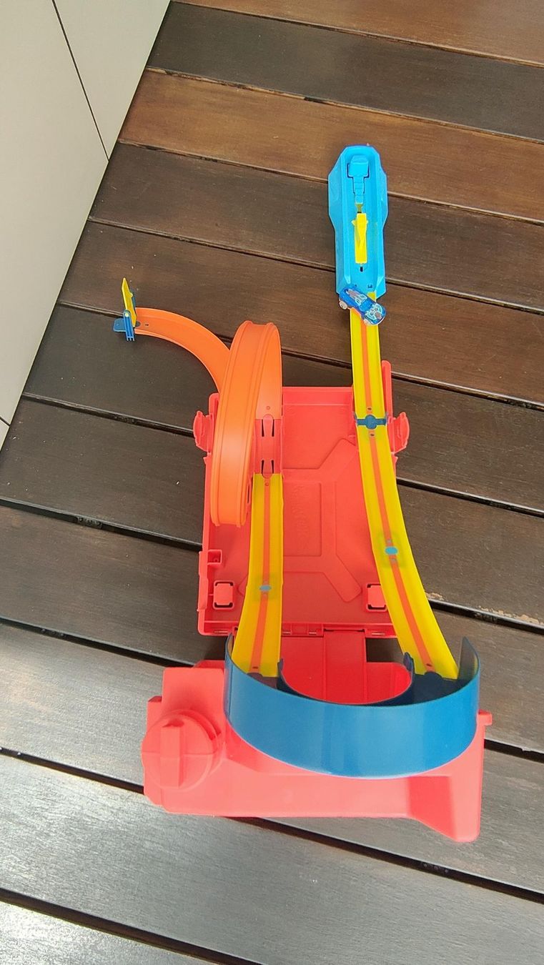 Hot Wheels Giocattoli: Hot Wheels Benzinkanister Stuntbox – Usato da Dietikon venduto da mic_5rjw 2