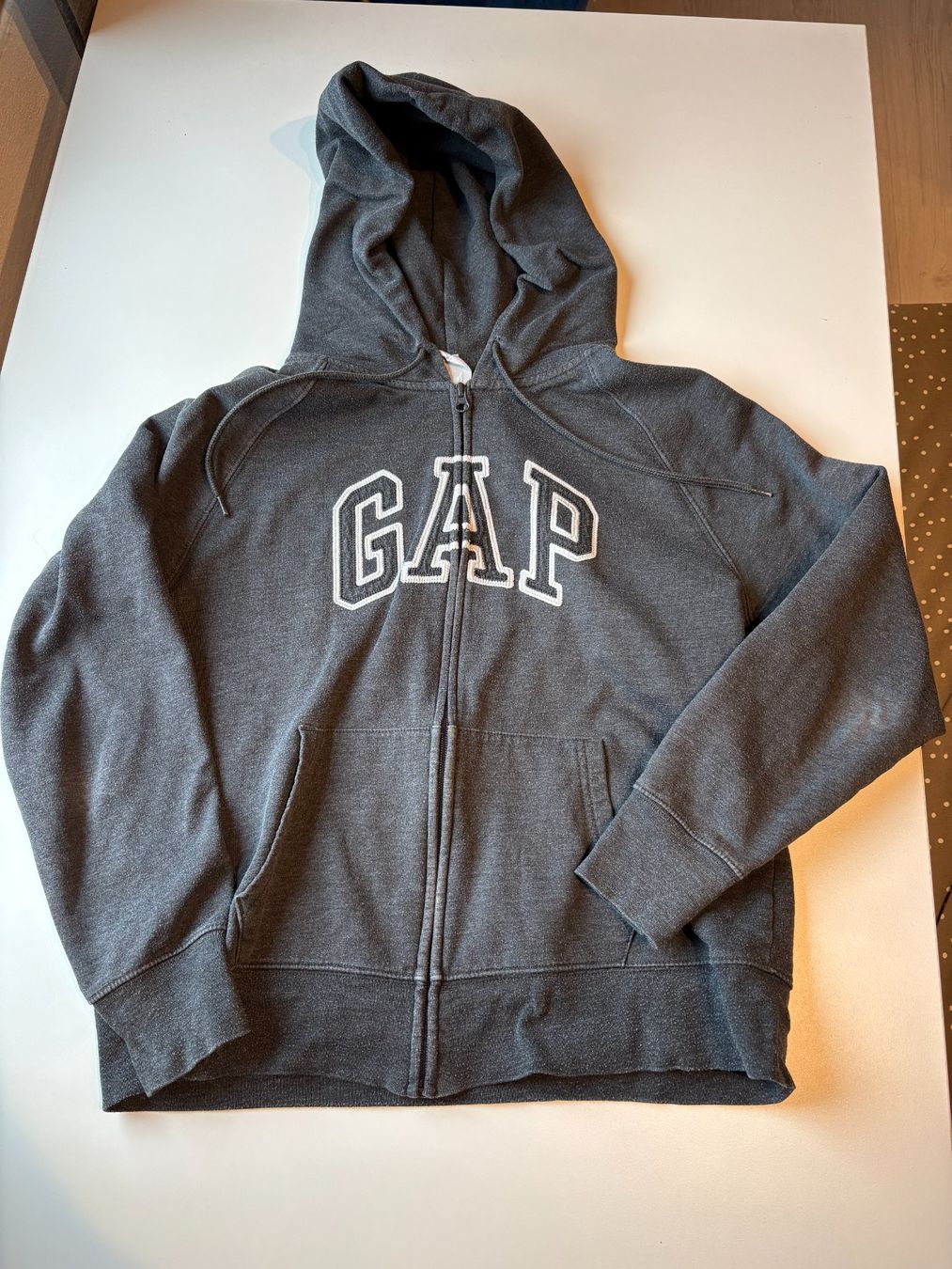 Gap Maglioni & Felpe: GAP Hoodie / Jacke, Gr. L - dunkelgrau – Usato da Mühleberg venduto da cupra80