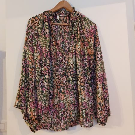H&M Bluse mit Blumenmuster, Grösse M, Top Zustand!