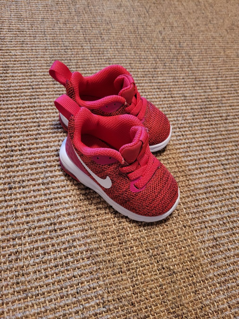 Nike Scarpe per ragazzi: Baby Nike Schuhe Gr. 18.5 - neu!! – Nuovo (secondo la descrizione) da Lütisburg venduto da amerika123