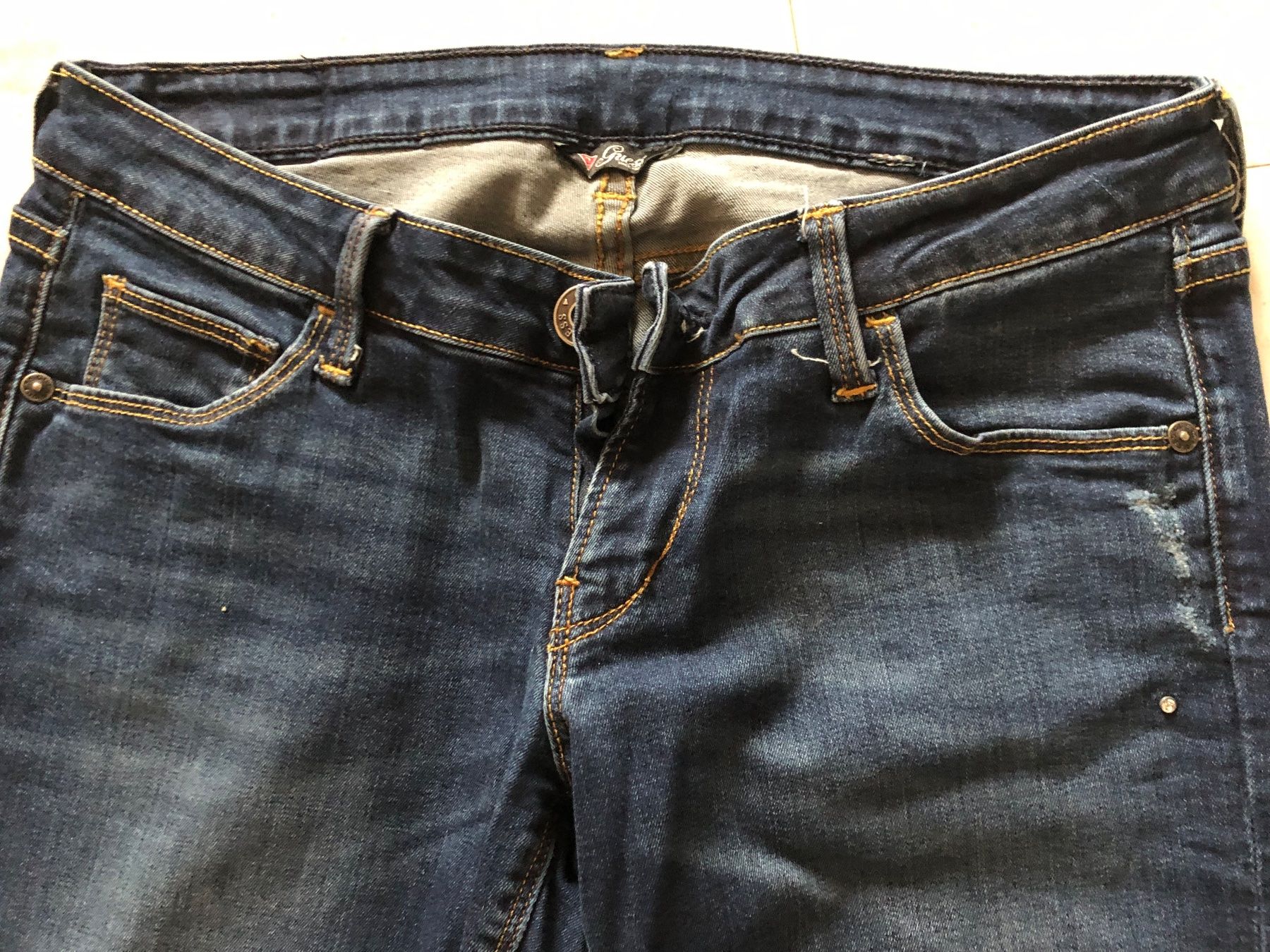 Guess Jeans: 3 Jeans Guess taille 28 US – Nuovo (secondo la descrizione) da Renan BE venduto da atila08 5
