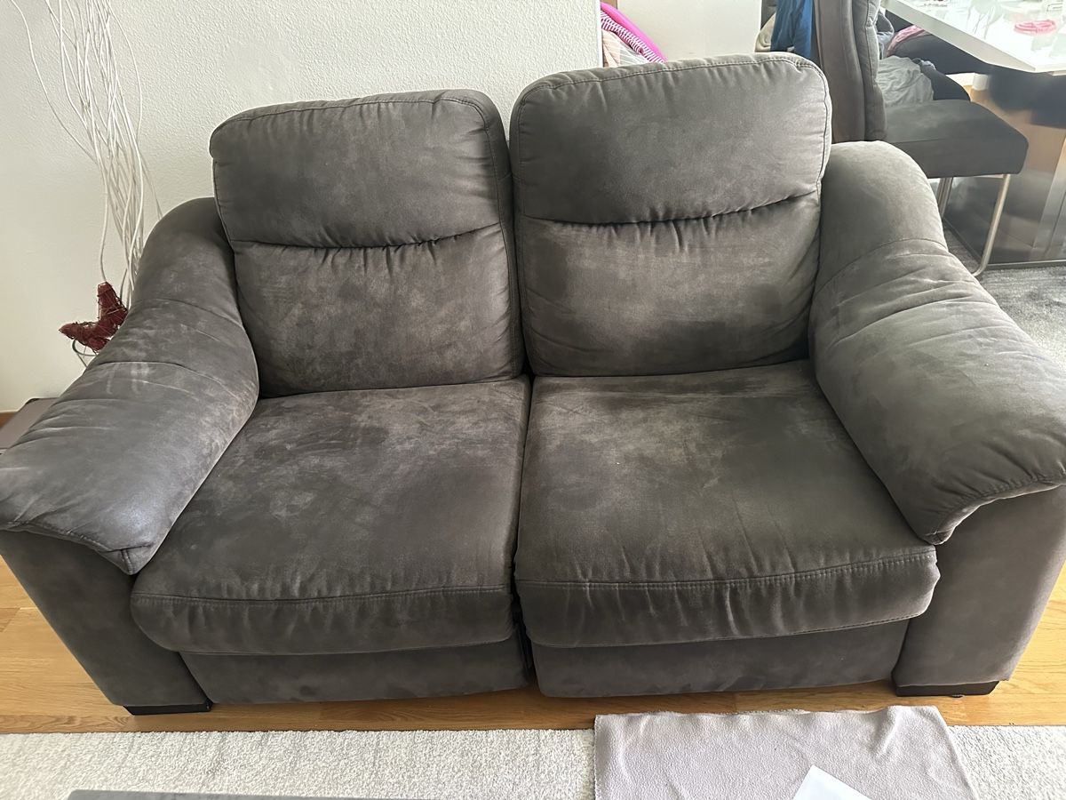 Divani: Sofa 3-2–Sitzer mit Relaxfunktion dunkelgrau Stoff – Usato da Kloten venduto da digi-Galaxy 1