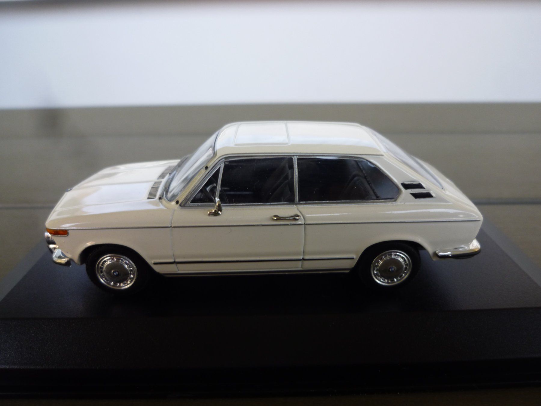 BMW Modellini d'auto: BMW 1800 Touring – Difettoso da Flawil venduto da Imperiosud 3