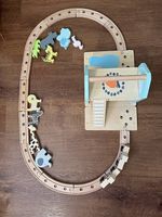 Holzeisenbahn mit Tieren Zoo guter Zustand