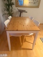 Esszimmertisch aus Holz