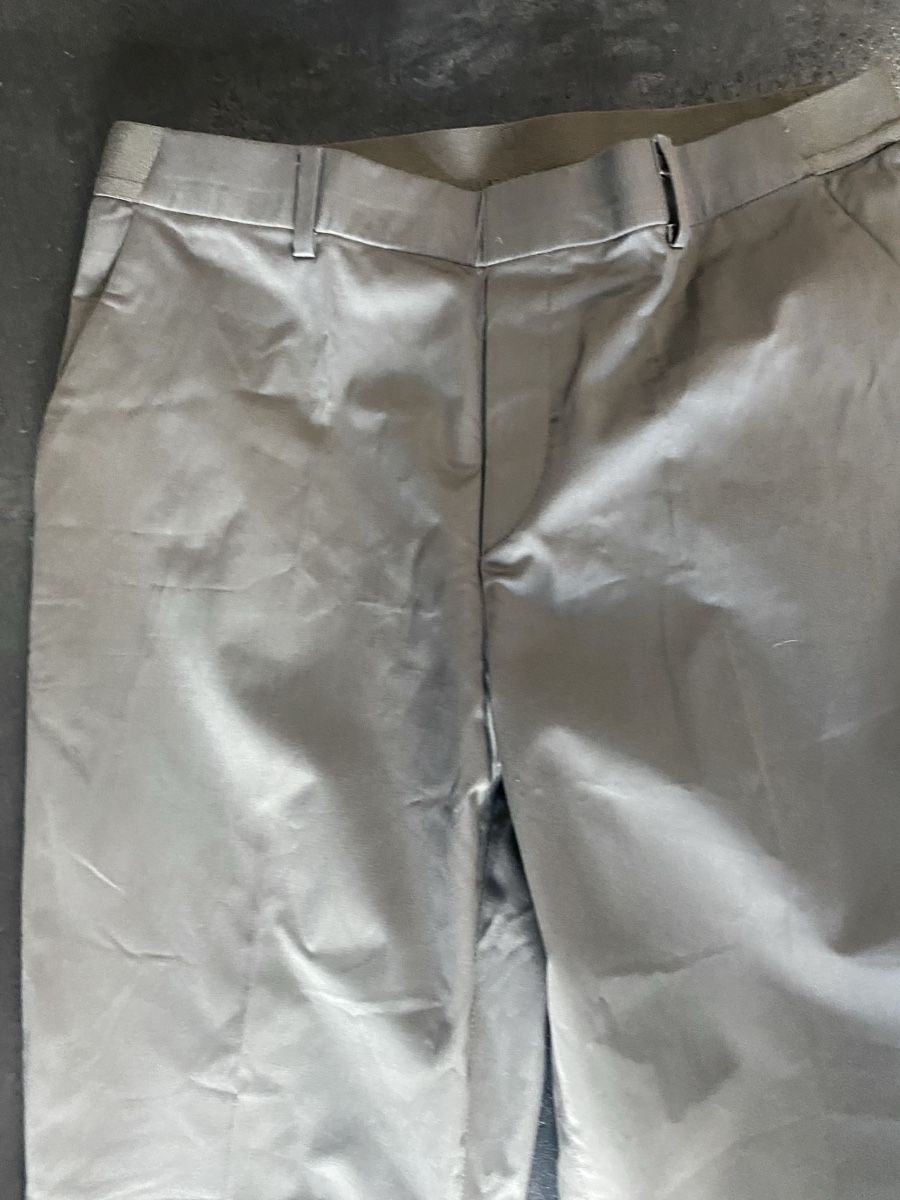 Uniqlo Hosen: Uniqlo Hose, Grösse 29, Grau. – Gebraucht aus Chur von simhofstr 1