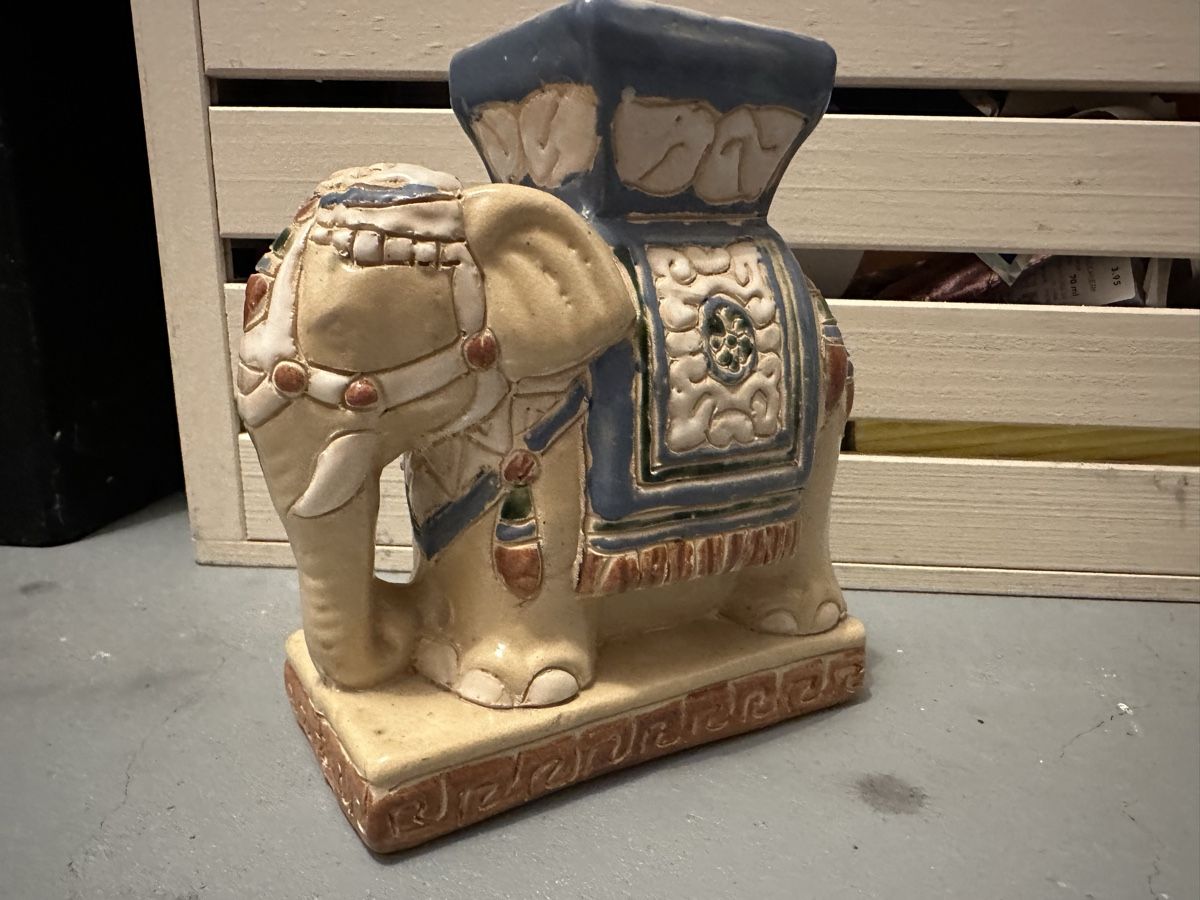 Sculture & Statue: Indischer Elefant aus Keramik 16cm – Usato da Lupsingen venduto da New-Haven 1