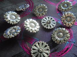 10 edle Knöpfe Margariten Tibetsilber