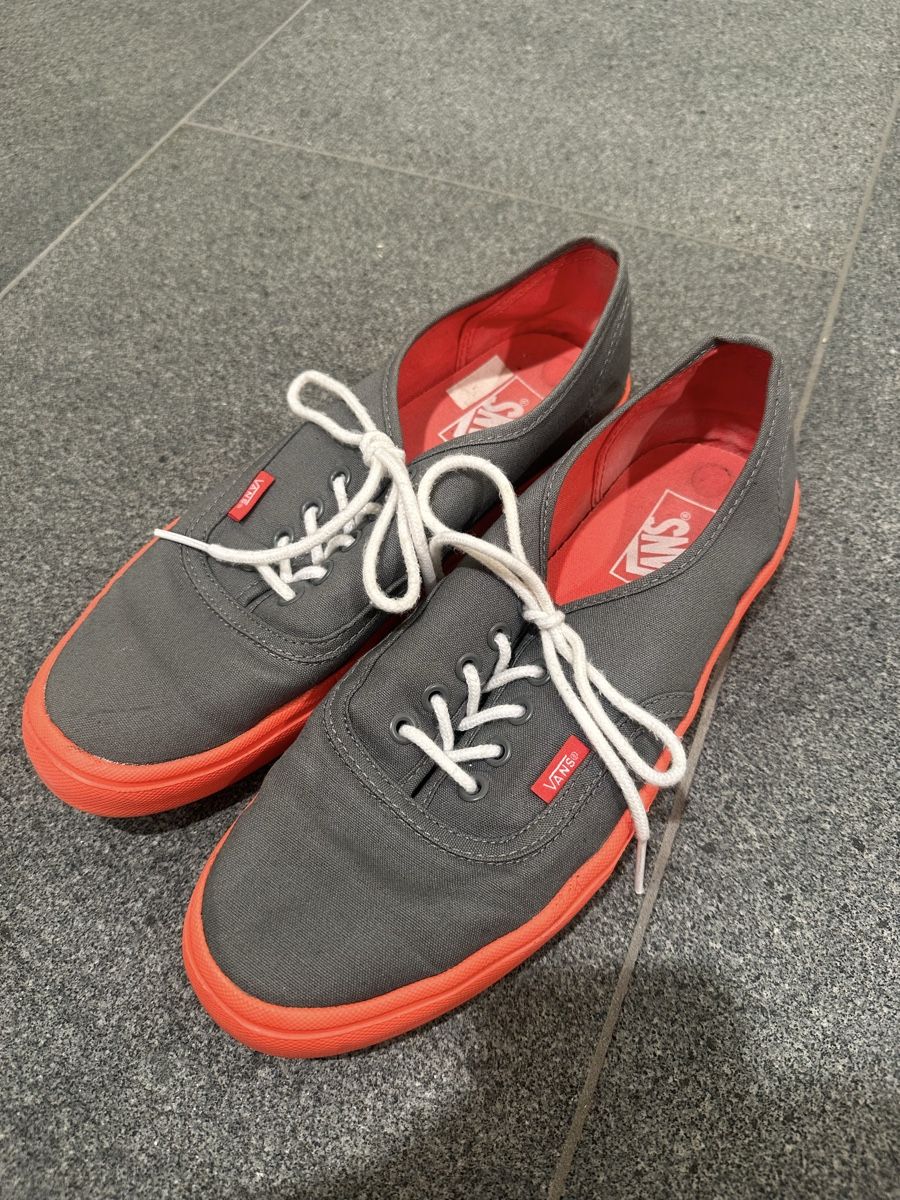 Vans Scarpe da uomo: Van’s men’s sneakers US9.5 – Usato da St. Niklausen LU venduto da lau_259n